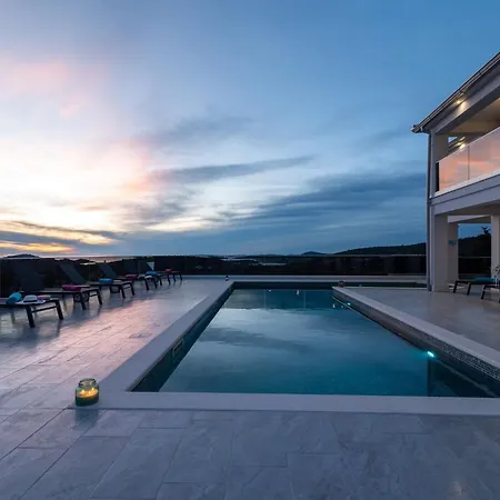 Villa Luminous Infinity With Pool And Gym *
