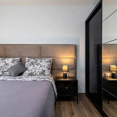 Luminous Infinity With Pool And Gym Villa *